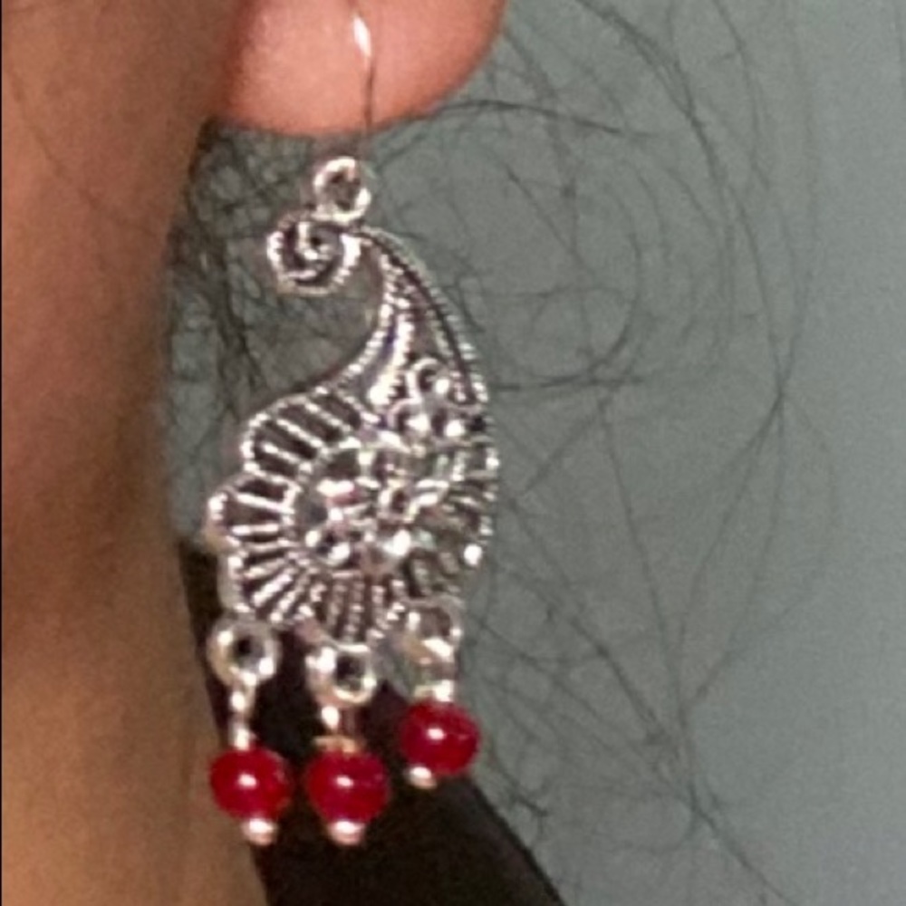 Dangling earrings with 4mm red corals